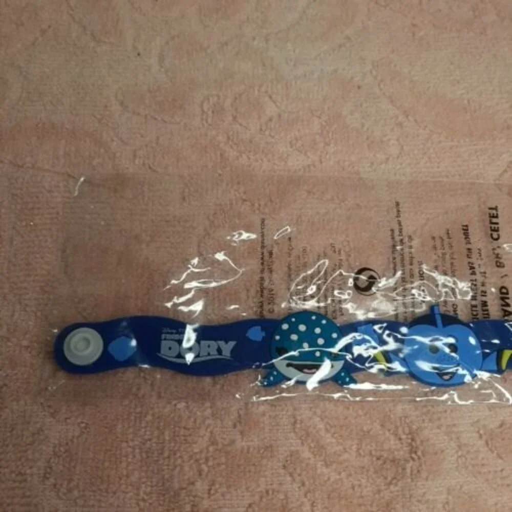 CAST MEMBER EXCLUSIVE 2016 Disney Store FINDING DORY Tsum Wristband Bracelet NEW